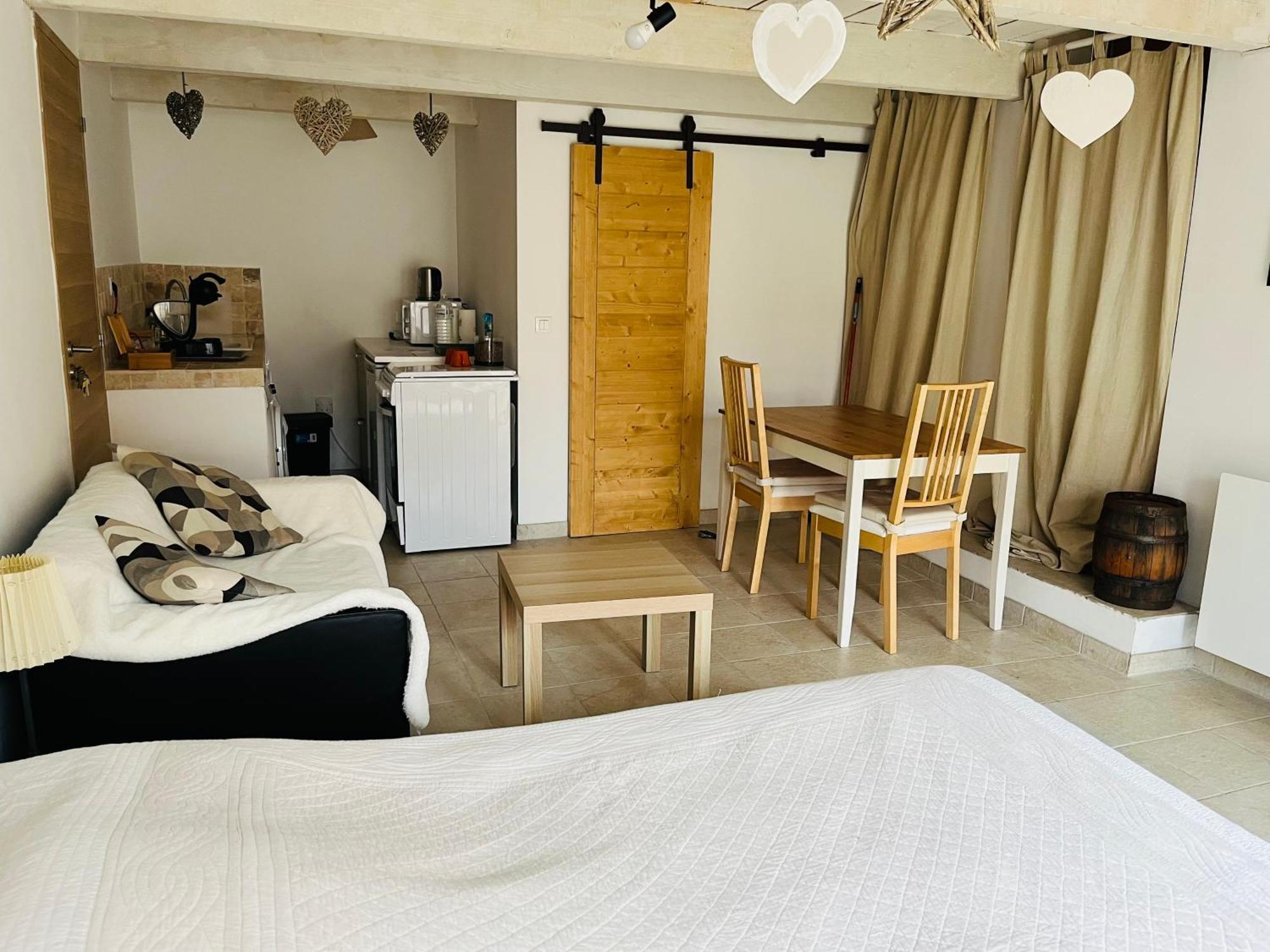 Chez Nous Hotell Mérindol Exteriör bild