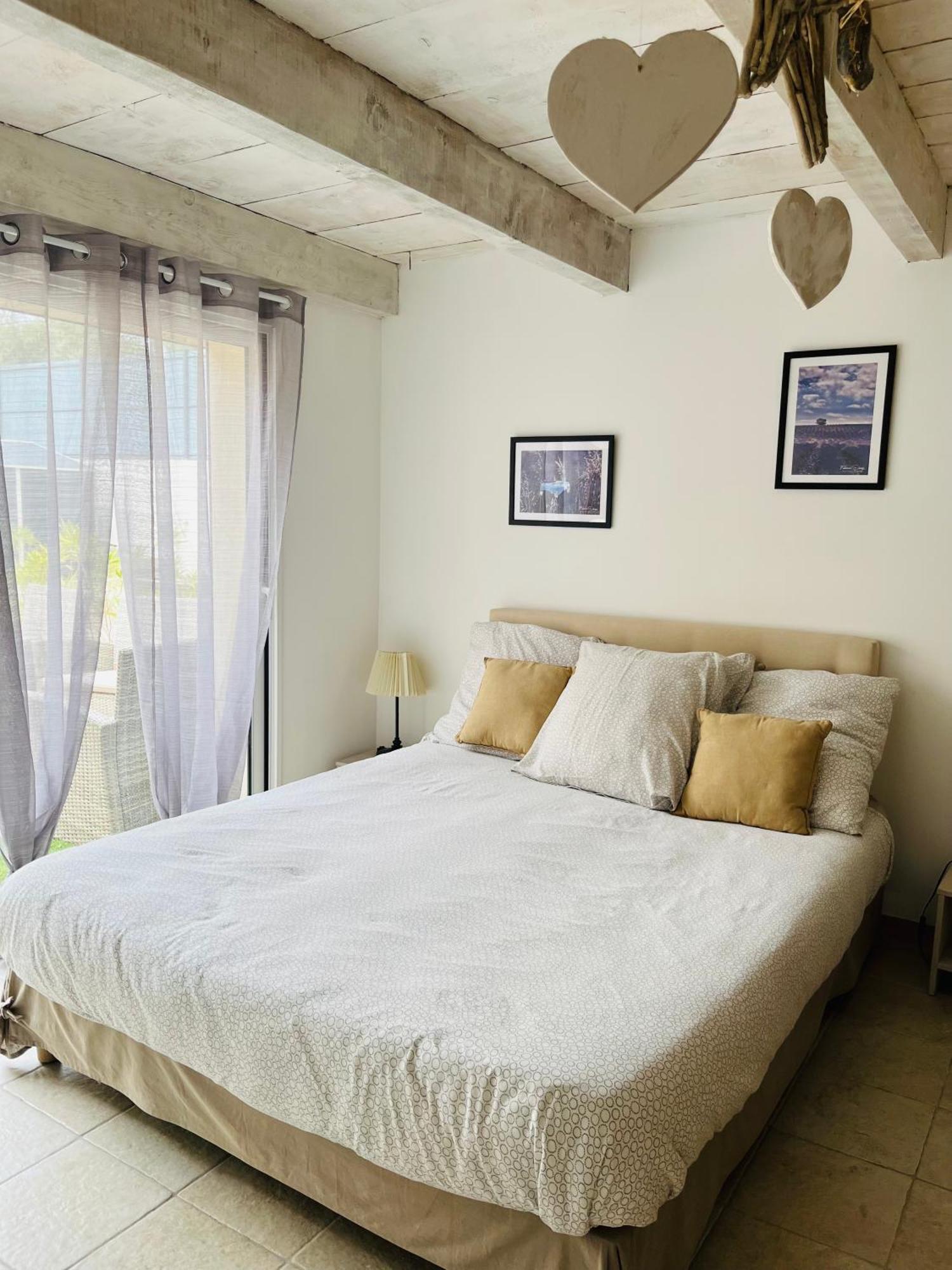 Chez Nous Hotell Mérindol Exteriör bild
