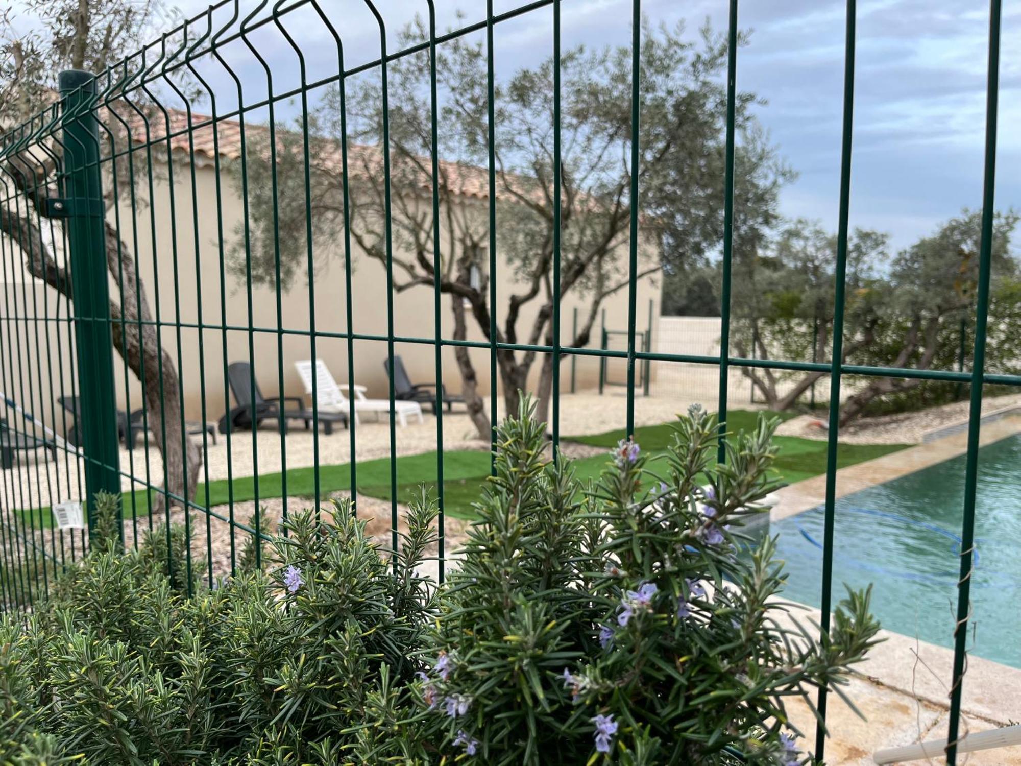 Chez Nous Hotell Mérindol Exteriör bild