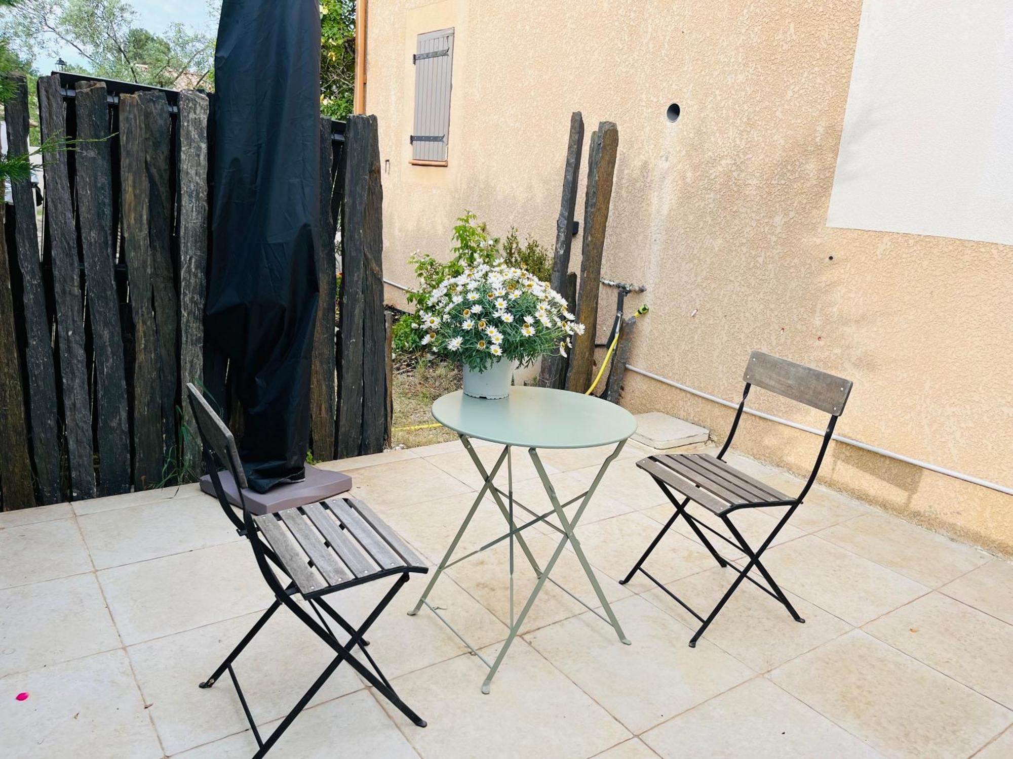 Chez Nous Hotell Mérindol Exteriör bild